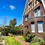 Haus Wellen Und 5