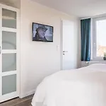 Haus Wellen Und 5 *